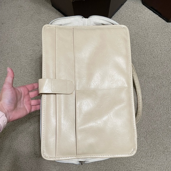 BEIS Cream and Tan Travel Bag - Picture 6 of 9